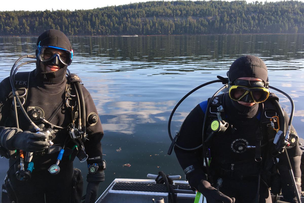 Mark and Brian getting ready for their dive.